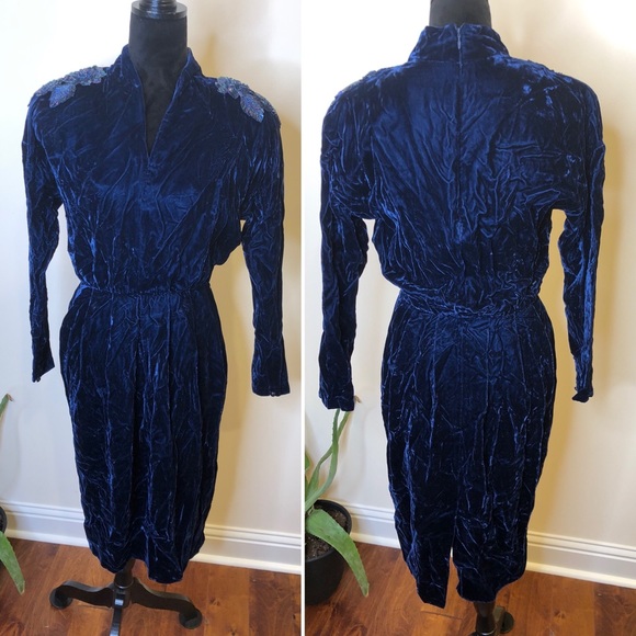 70s-80s Vintage Donna Morgan Blue Velvet V-neck Sequin Shoulder Dress - Picture 13 of 15